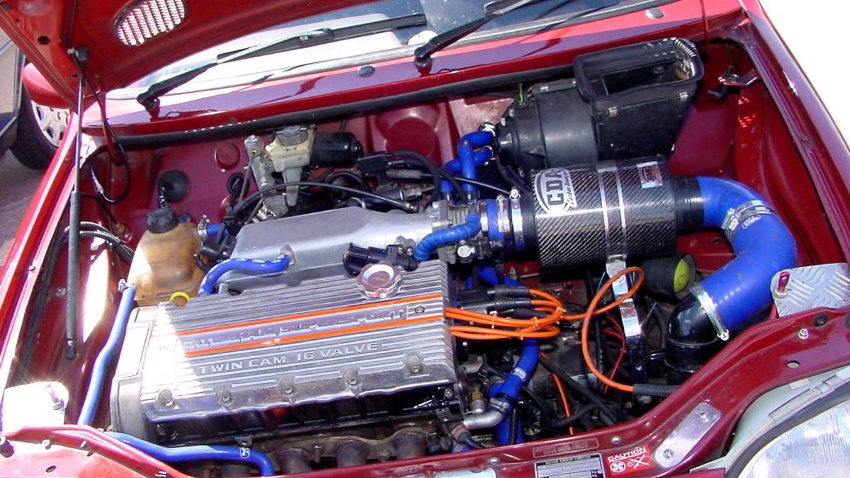 186 - Rover 100 engine bay with modified K-series engine