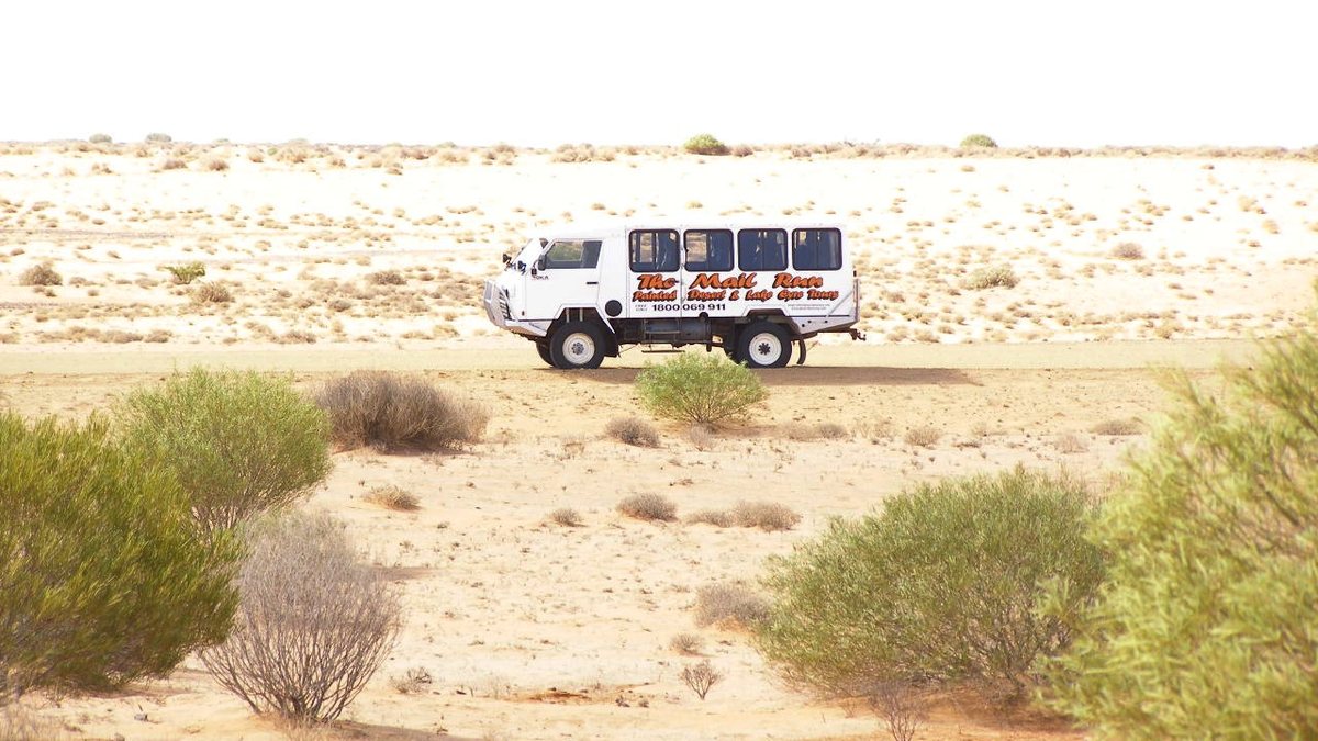 Coober-Pedy-Oodnadatta-4WD-Mail-Truck-In-The-Outback