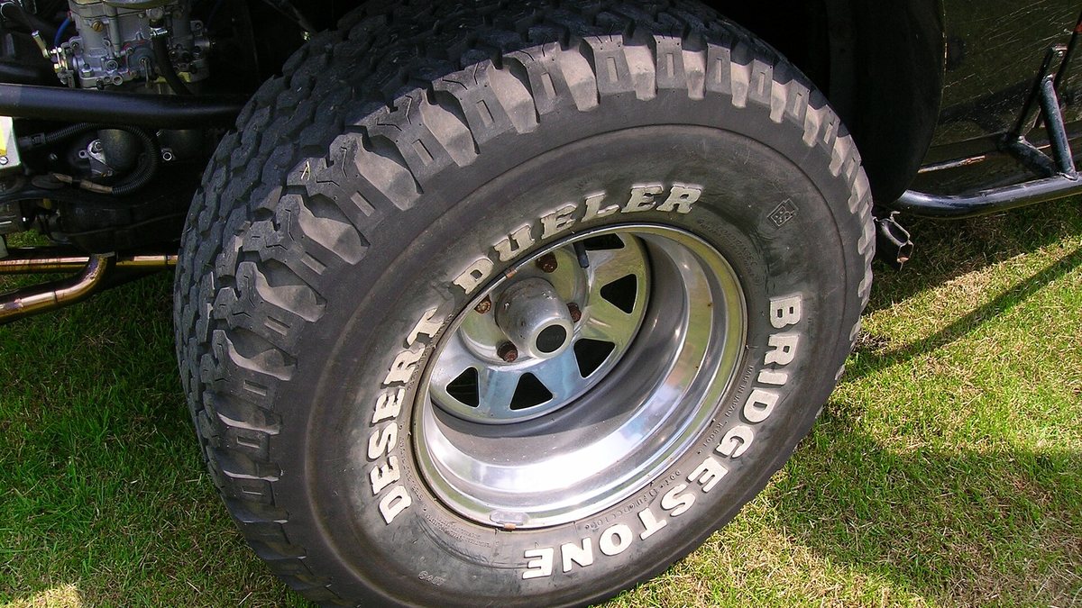 Baja Bug Wheel with Bridgestone Desert Dueler Tire