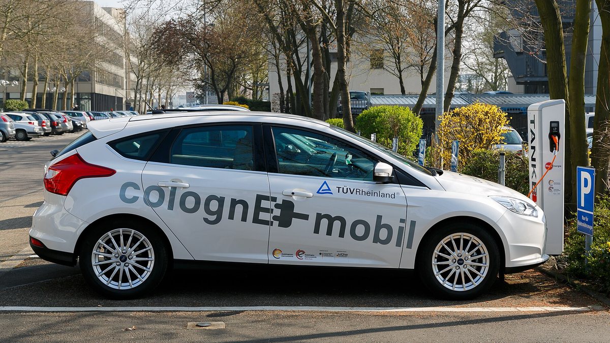 Cologne Germany Electric-Car-Charging-Point-at-TUV-Rheinland-01