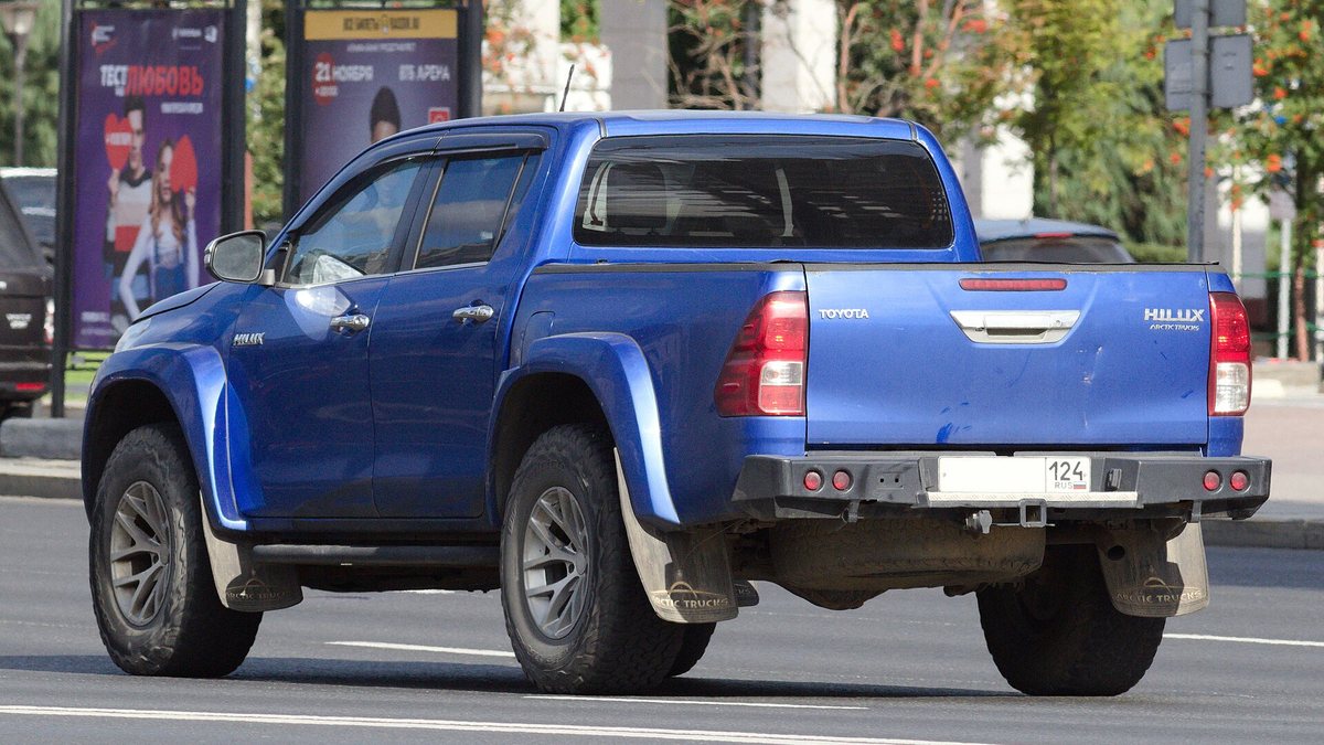 Moscow, Toyota Hilux blue, Sept 2025 01