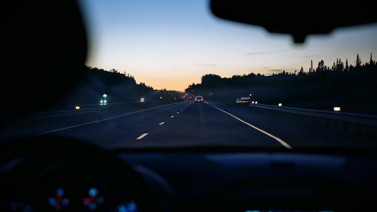 Evening car trip (Unsplash)
