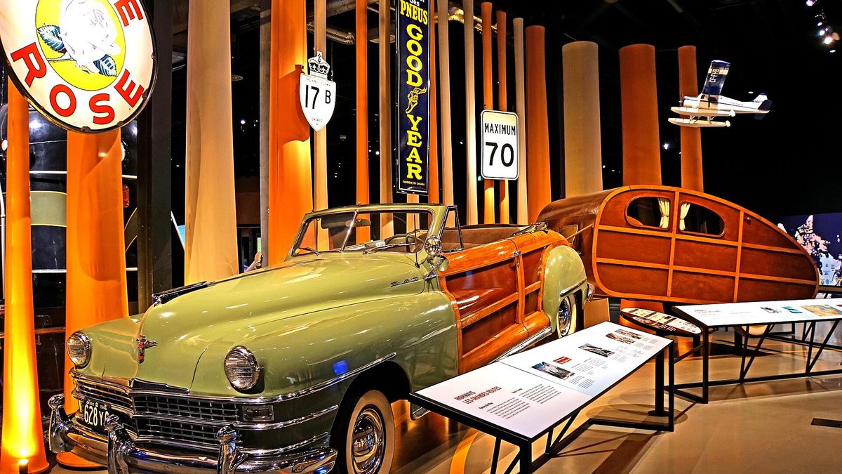 DSC01220 - Chrysler Town and Country Automobile, 1948 (42900019340)
