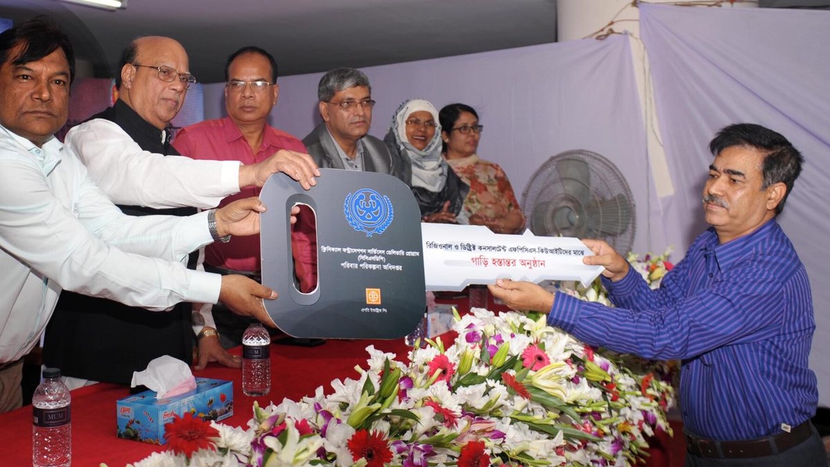 2018-11-20 Health Minister hands over car keys to family planning officials Dhaka (PID-0041420)