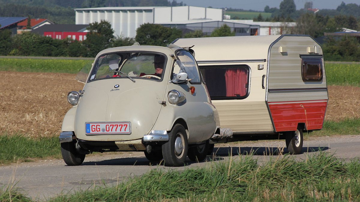 BMW Isetta, Bj. 1955, mit Anhänger (2015-08-29 3183)