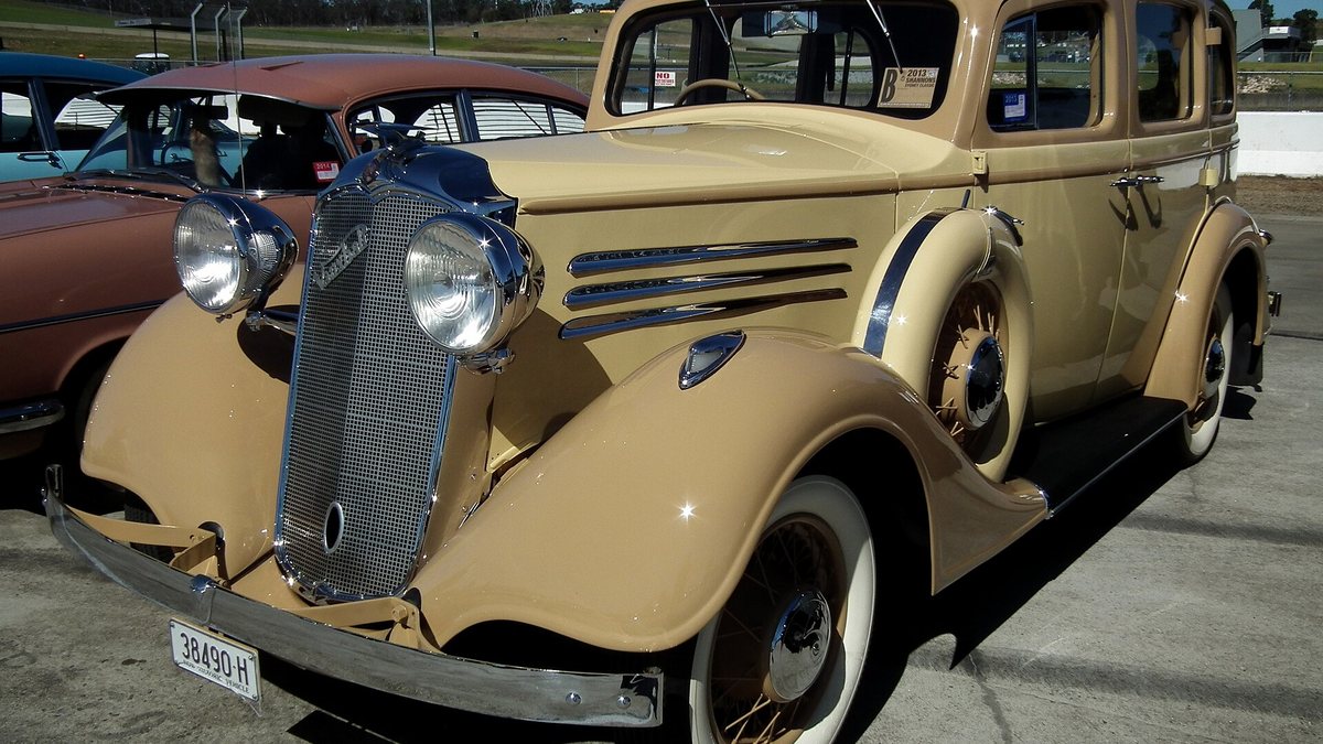 1934 Vauxhall BX Big Six sedan LF